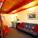 Harbor Inn