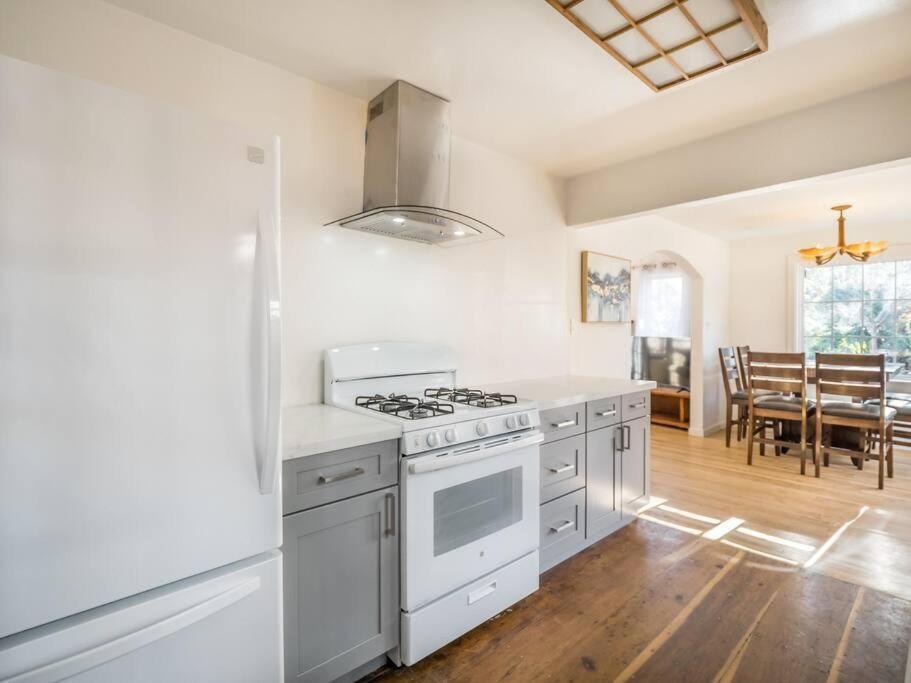 Relaxing 3 Bedroom House, 5min To