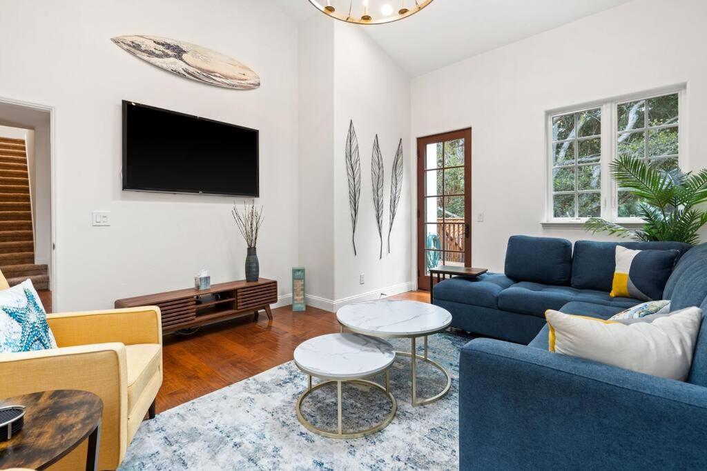 Gorgeous - Modern Beachside Paradise With New Hot Tub & Fast Wi-fi Villa