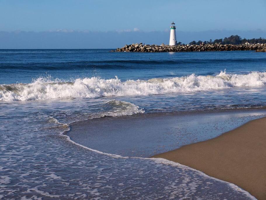 Gorgeous - Modern Beachside Paradise With New Hot Tub & Fast Wi-fi Villa Santa Cruz