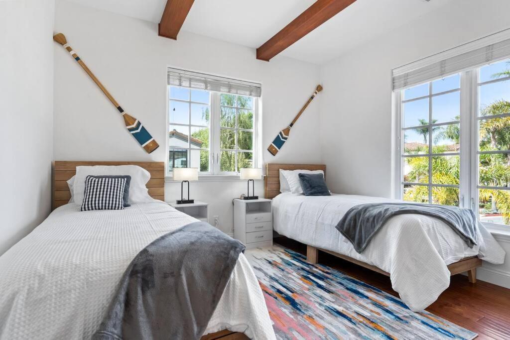 Villa Gorgeous - Modern Beachside Paradise With New Hot Tub & Fast Wi-fi