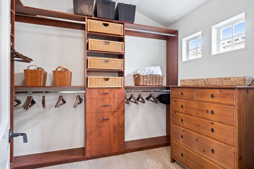 Gorgeous - Modern Beachside Paradise With New Hot Tub & Fast Wi-fi Villa *