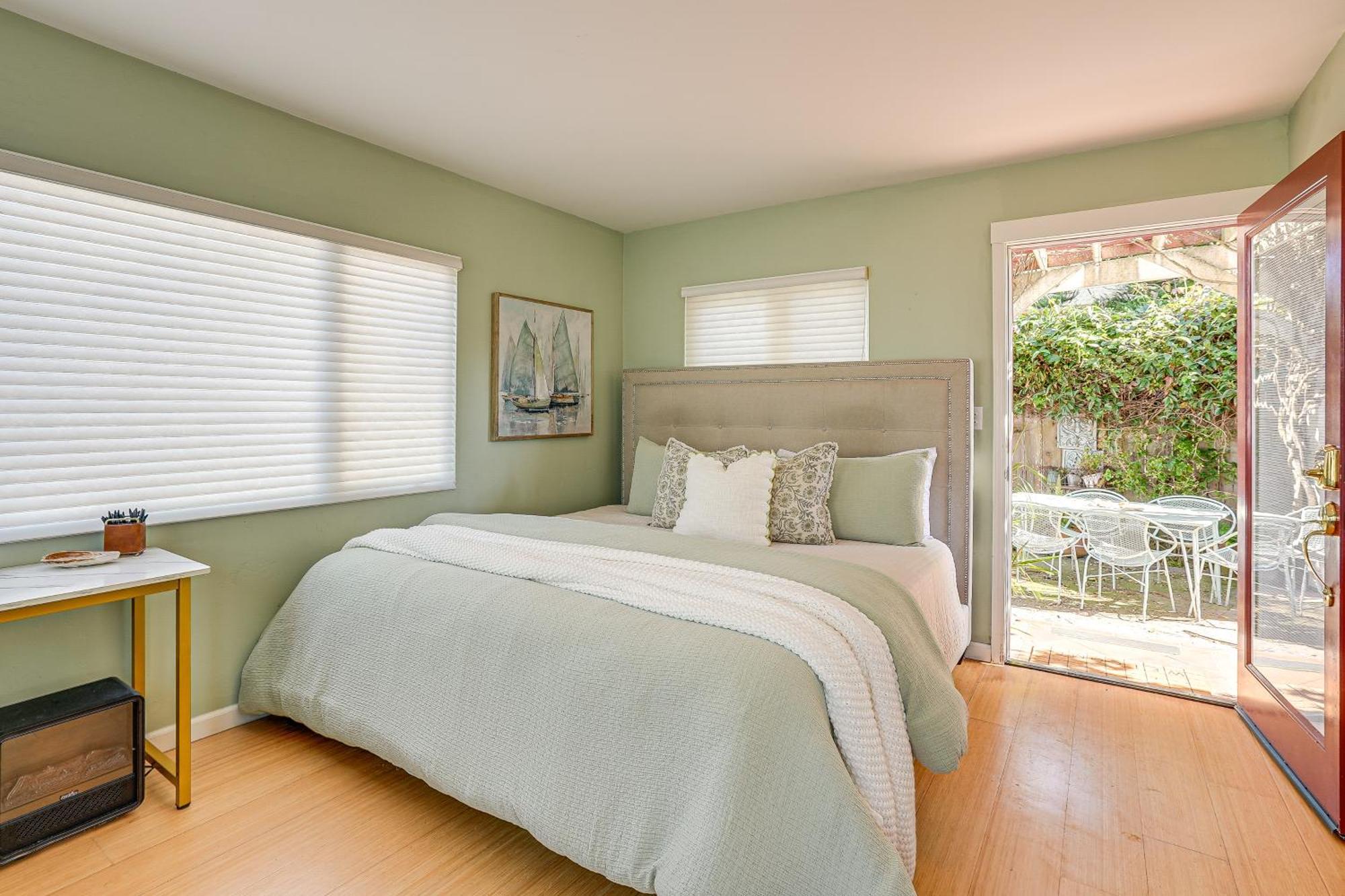 Charming With Private Hot Tub Apartment