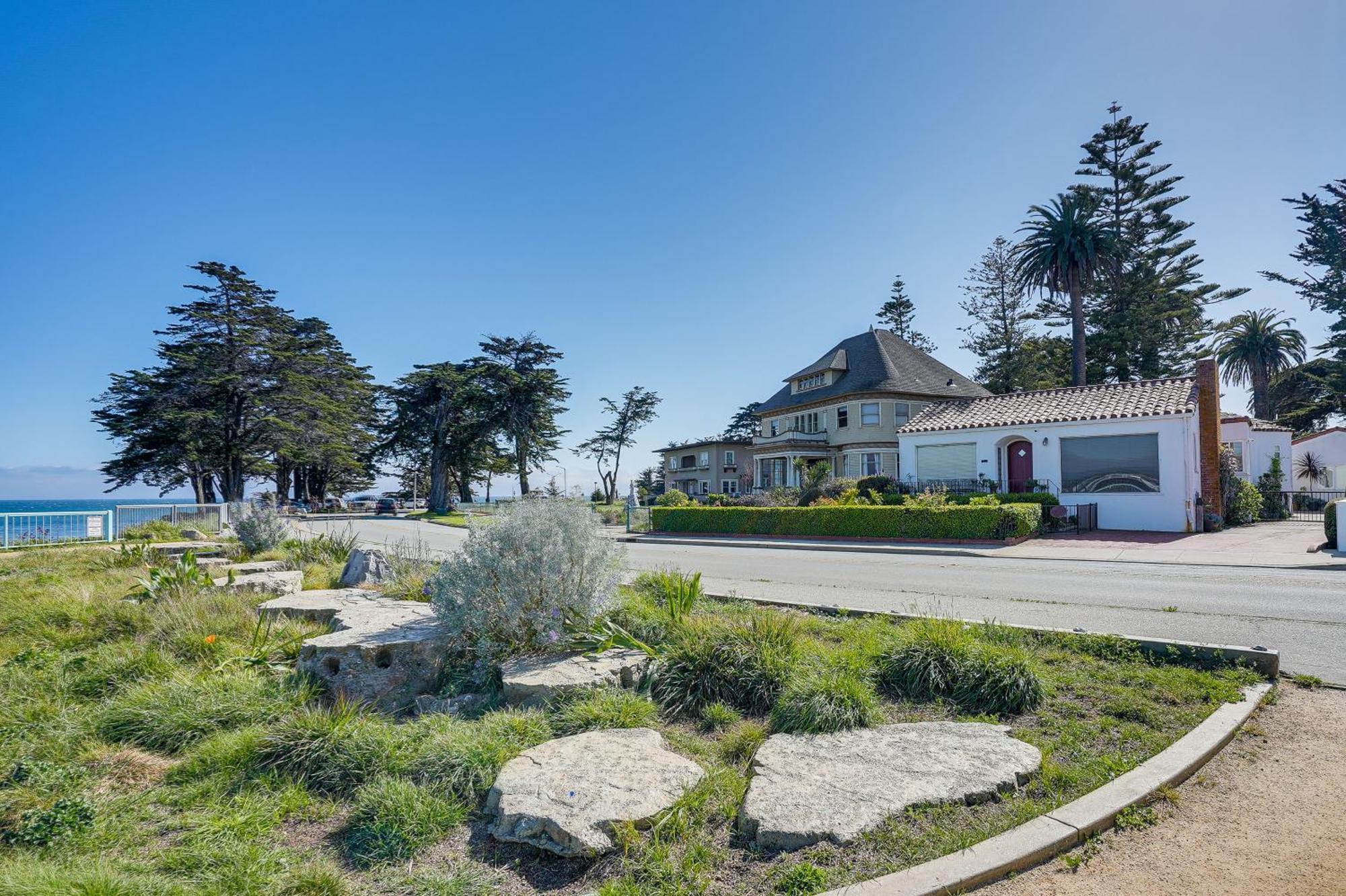 Charming With Private Hot Tub * Santa Cruz