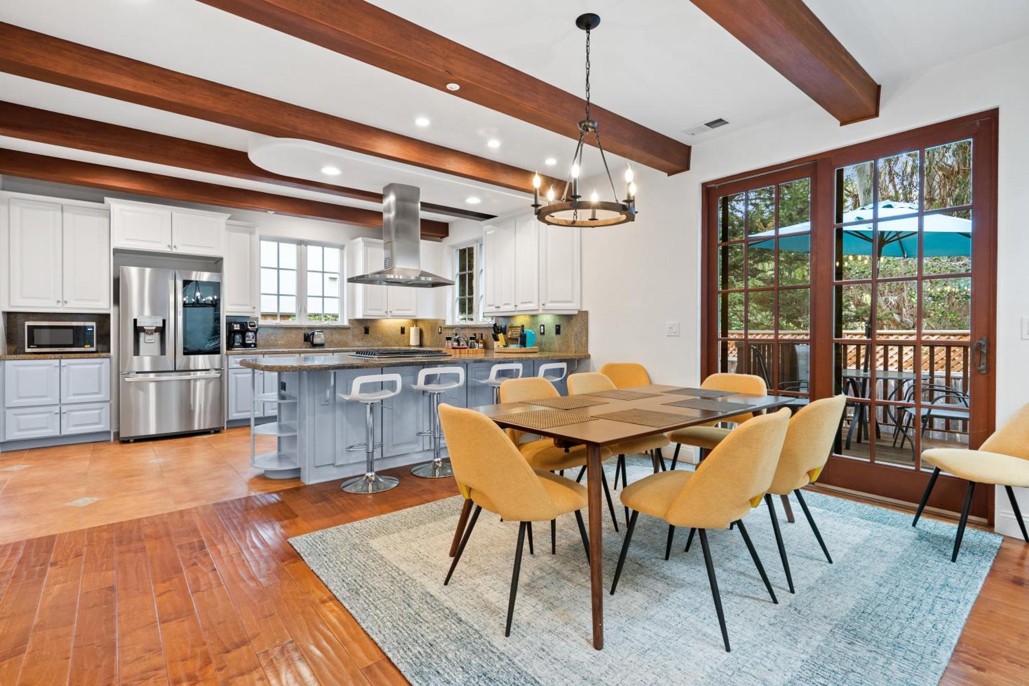 Gorgeous - Modern Beachside Paradise With New Hot Tub & Fast Wi-fi