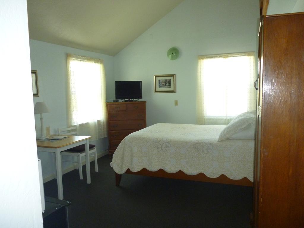Harbor Inn 2*