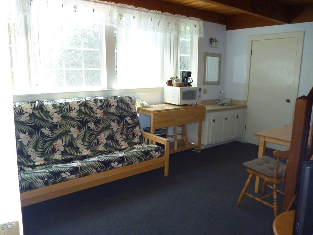 Harbor Inn 2*