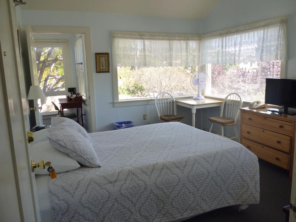 Harbor Inn 2*