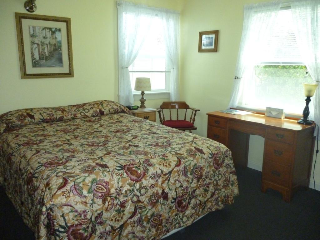 Harbor Inn