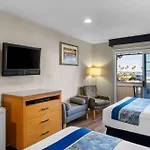 Howard Johnson By Wyndham Santa Cruz Beach Boardwalk