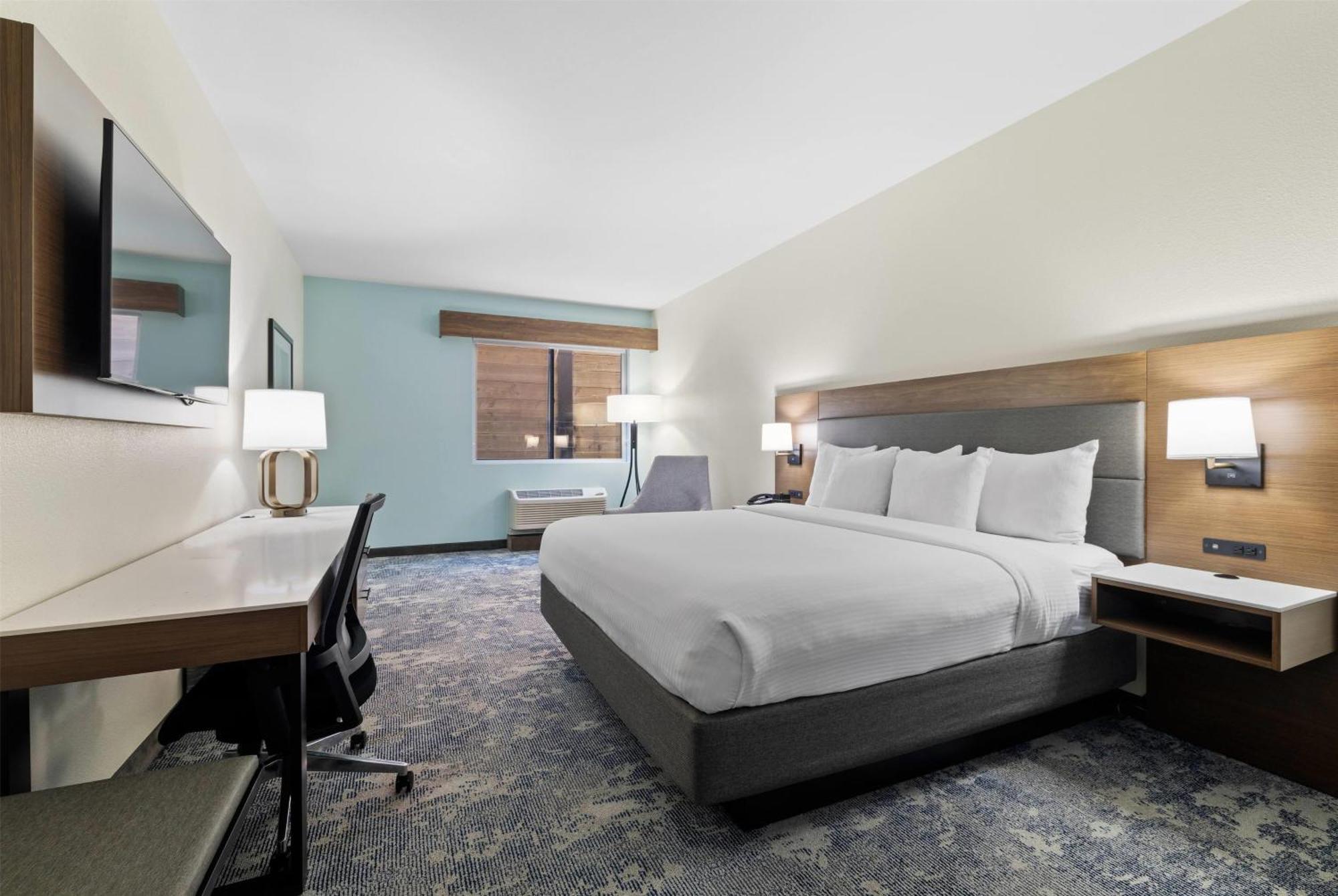 La Quinta & By Wyndham Hotel 2*