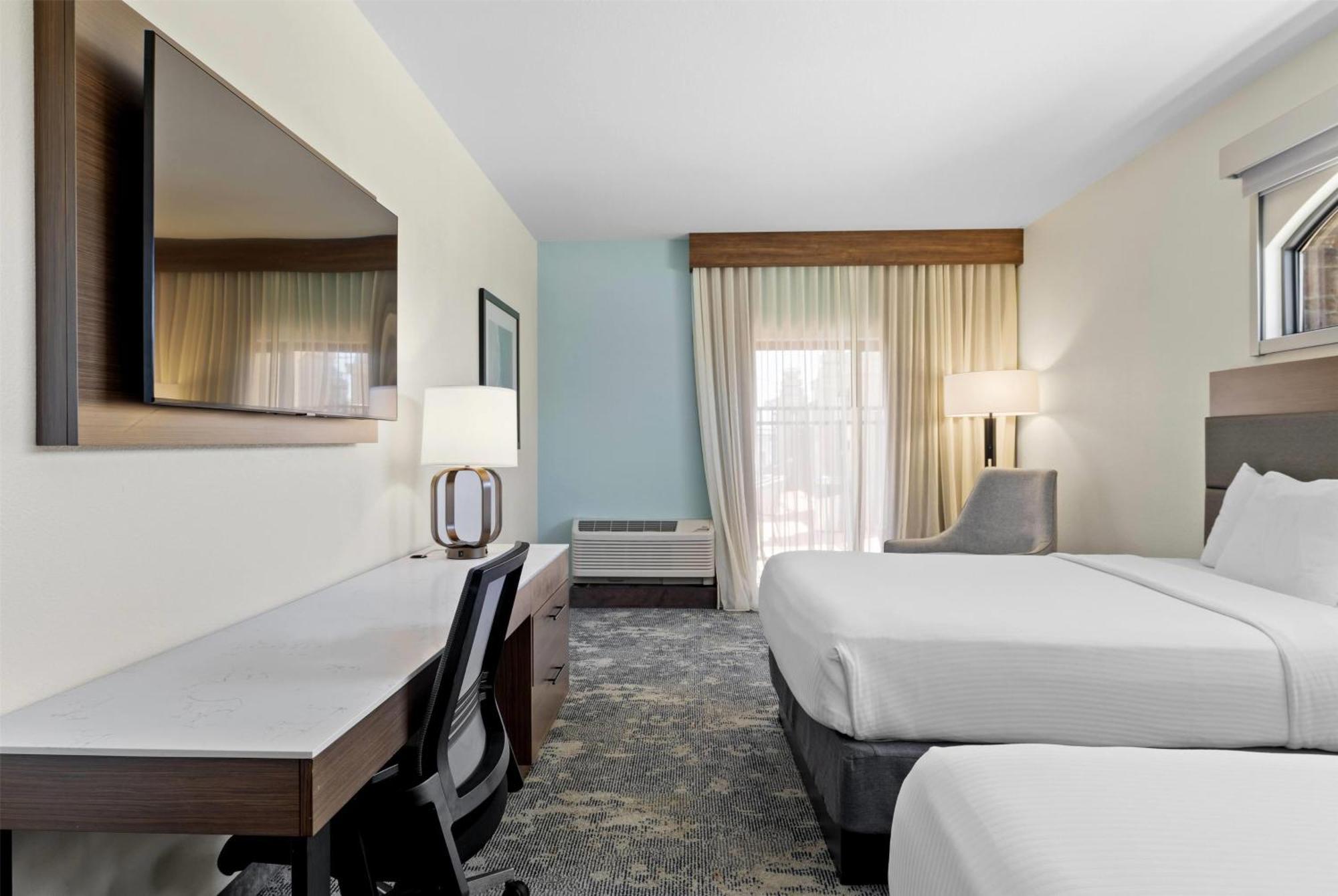 Hotel La Quinta & By Wyndham 2*