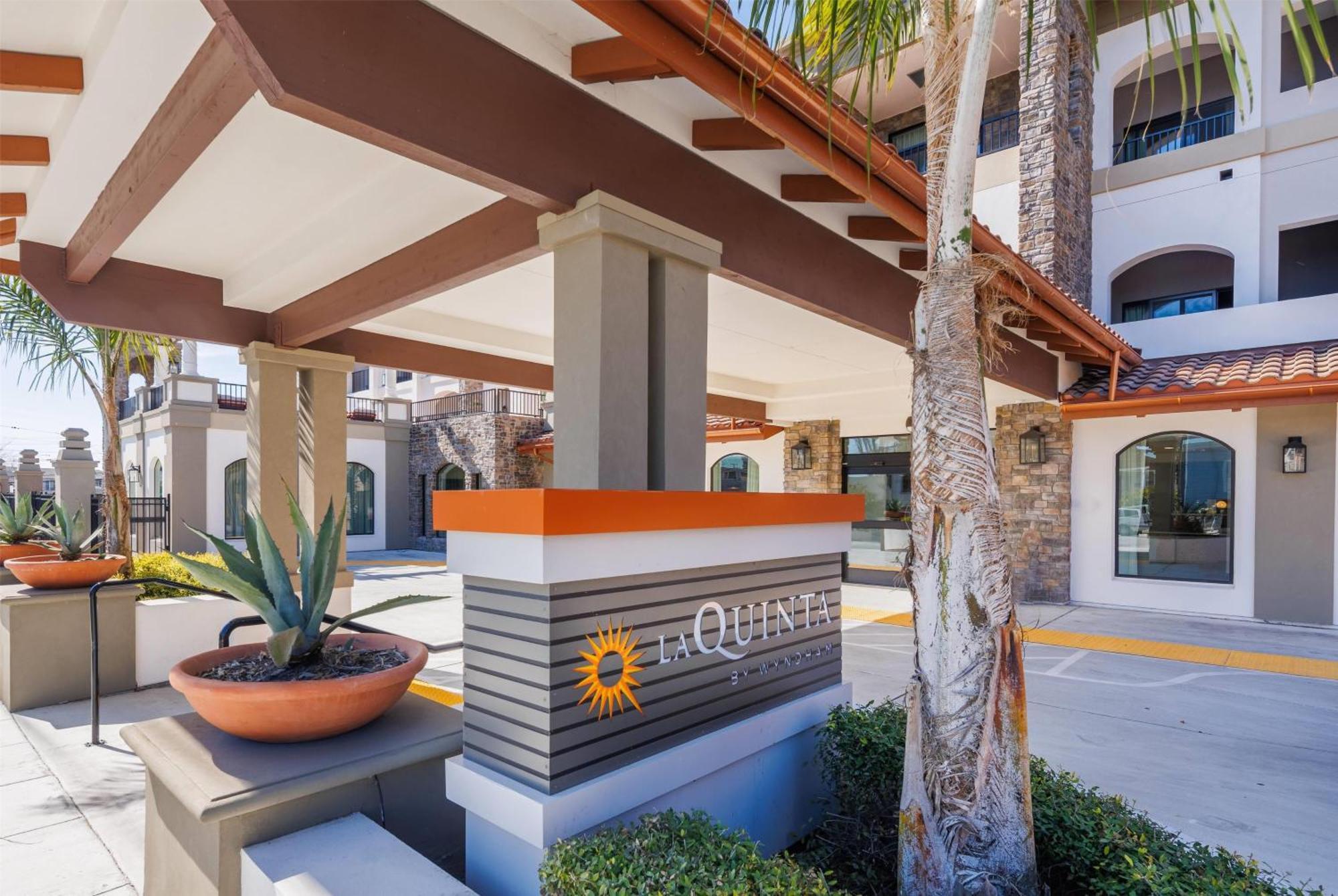 La Quinta & By Wyndham Hotel