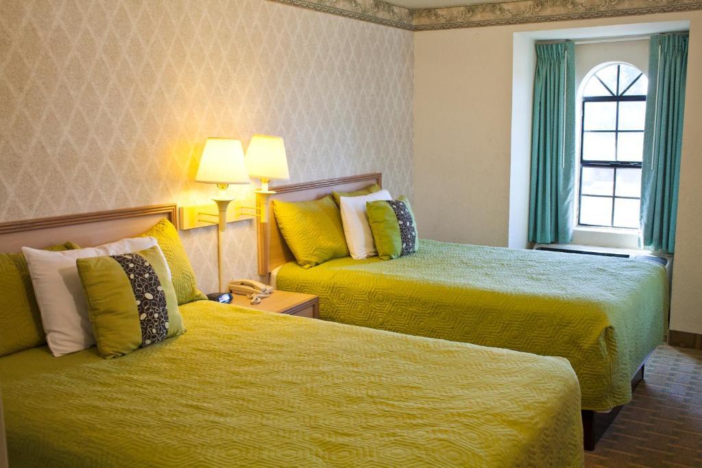 Pacific Hotel 2*
